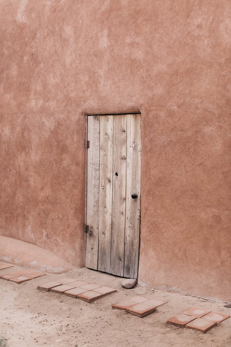 Fabhub_Design's tweet image. Secret Escape.
by Cerruti &amp;amp; Draime | @edocerruti @stephdraime
.
.
.
#georgiaokeefe #georgiaokeeffehome #georgiaokeeffeinspired #georgiaokeeffemuseum #southweststyle #landofenchantment #inspiration #architecture
#studio #design #mudhouse #wabisabi