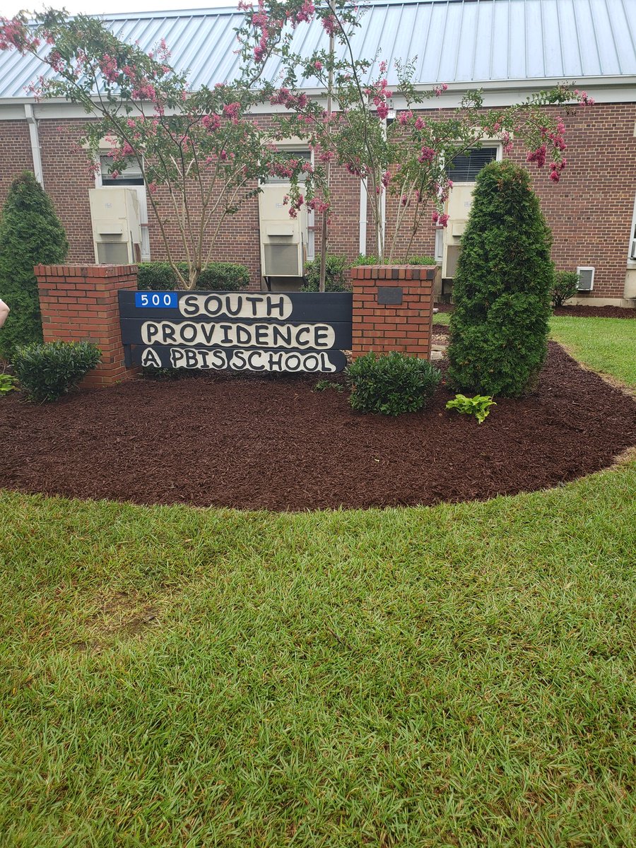 SteveCampbellnc's tweet image. Thank you to Forest Hills Church for beautifying our campus @fhsclt @UCPSNC @S_Providence_NC @AGHoulihan @sambasden