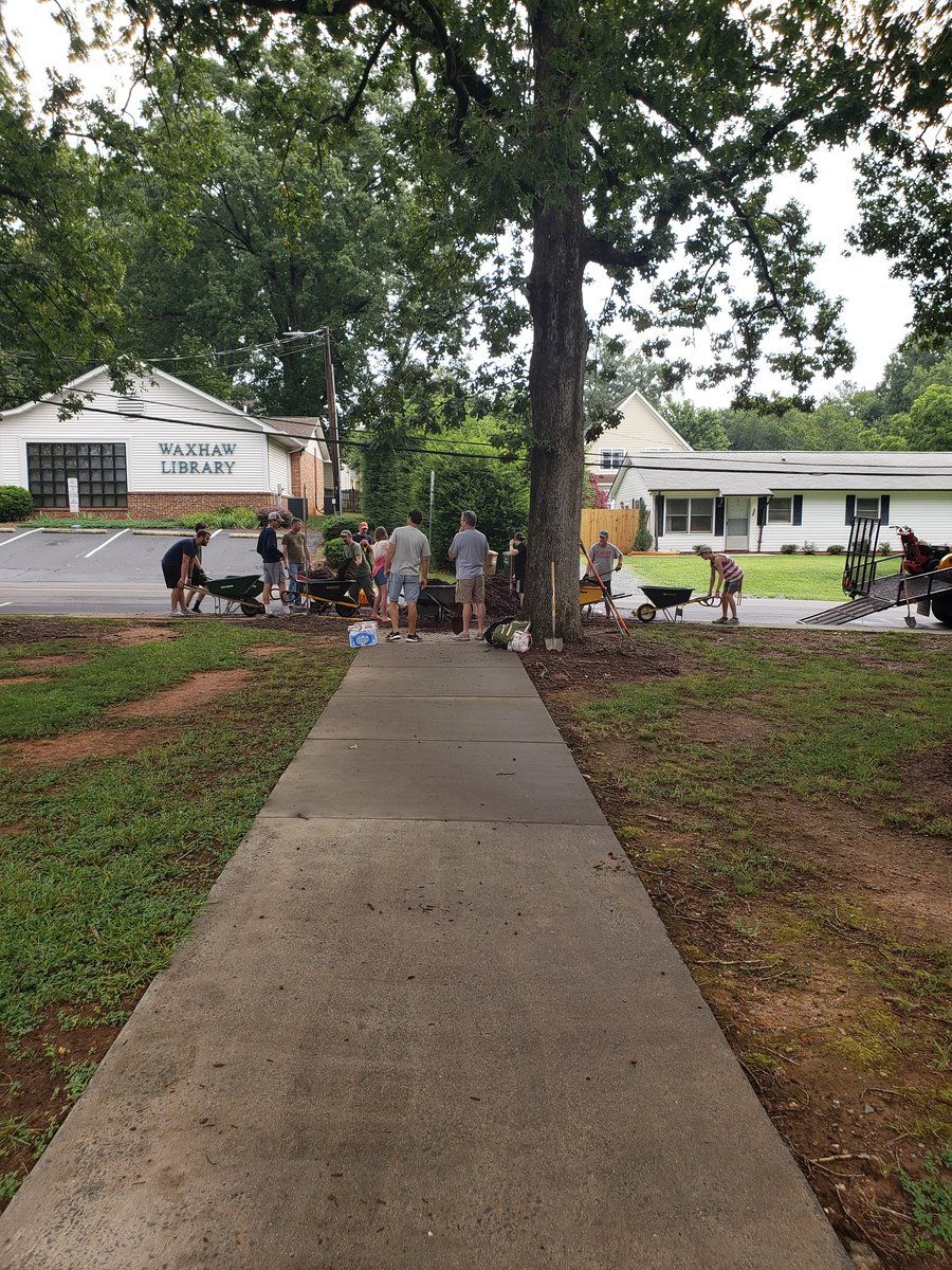SteveCampbellnc's tweet image. Thank you to Forest Hills Church for beautifying our campus @fhsclt @UCPSNC @S_Providence_NC @AGHoulihan @sambasden