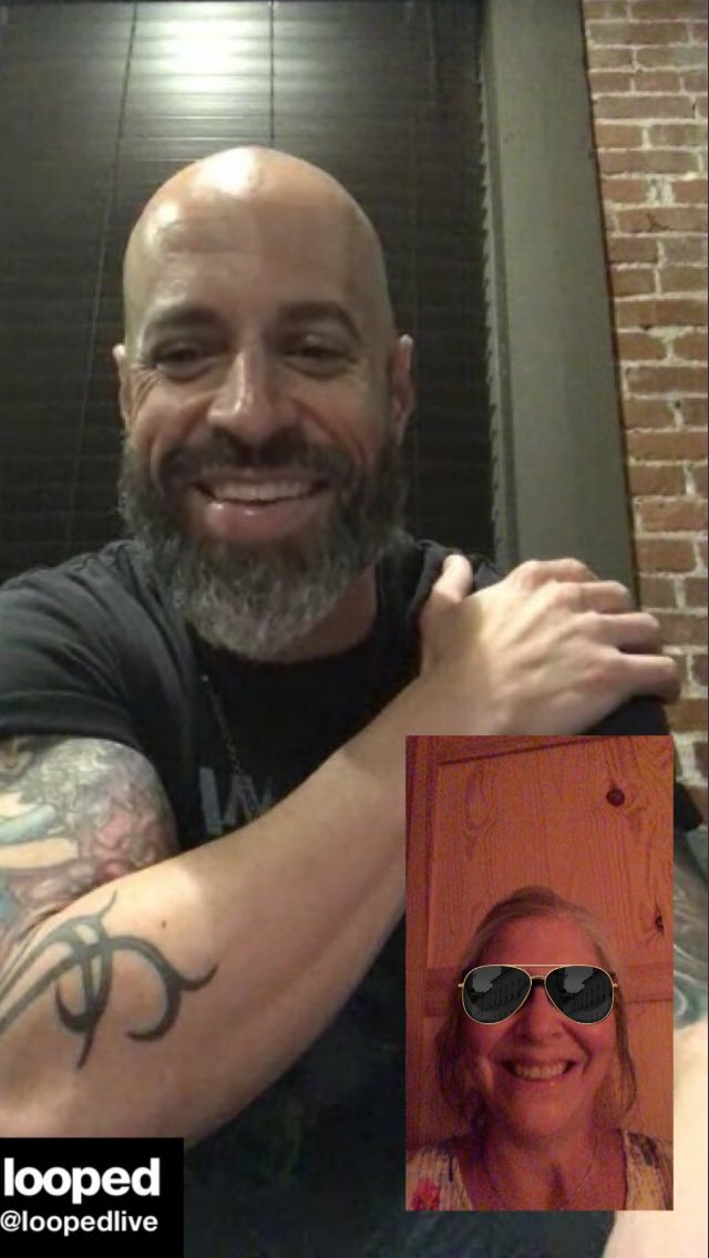 clrfldcdaughtry's tweet photo. Nothing on this Twitter feed is crapping on my fun Friday evening of feeling human and normal again! @DeannaDaughtry @CHRIS_Daughtry THANK YOU‼️✋🏻over💓.. the art canvases fit into our woodsy lifestyle perfectly.. #icangoforthat #mailmainmusicman #superhero https://t.co/QW6Hef1kru