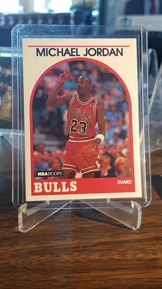 timbrennan1200's tweet image. 🎁 GIVEAWAY 💸

🏀1989 Michael Jordan - NBA HOOPS

RETWEET AND FOLLOW FOR YOUR CHANCE TO RECEIVE THIS CARD 
WILL DRAW A WINNER SUNDAY AFTERNOON

@Hobby_Connect
@HobbyConnector 
#Jordan 
#thehobby 
#basketball