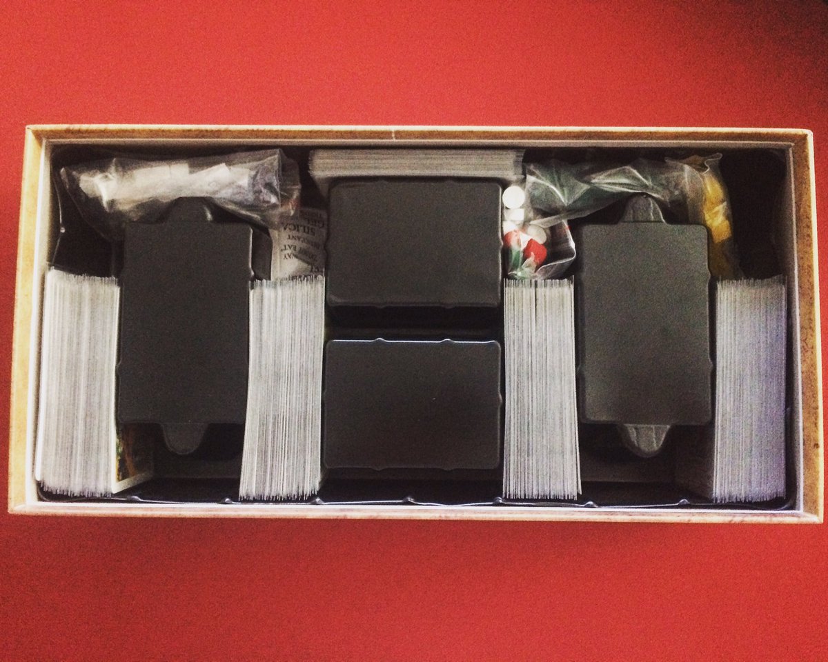 danialcina's tweet photo. El momento en que te das cuenta de que el inserto del juego es más útil al revés.
#paxporfiriana #masqueoca #sierramadregames #eklund #boardgames #juegosdemesa https://t.co/Euwp3hupLq