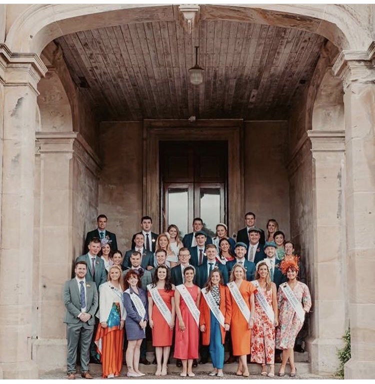 🌹1 year ago today 🌹Our fab #GalwayRose Órla &amp; the <a href="/RoseofTralee_/">Rose of Tralee</a> Roses were enjoying a tour around Kerry including a visit to <a href="/MuckrossHouse/">Muckross House, Gardens & Traditional Farms</a> &amp; ice-cream <a href="/MurphysIceCream/">Murphy's Ice Cream</a> 🍦☀️Such magical snaps🌹❤️ #galway #gaillimh #kerry #tralee #irish #rosememories #roseoftralee