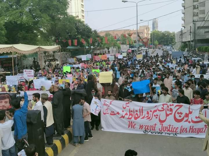 MariaBa32391283's tweet photo. #JusticeForHayatBaloch 
Karachi Press Club . 
After his death, they call it a mistake!                                          After his death, they call Hayat Innocent!                                                     #JusticeForHayatBaloch 
@ChairmanBSEO @KulsoomBaloch5 https://t.co/o9CSBg83Ta