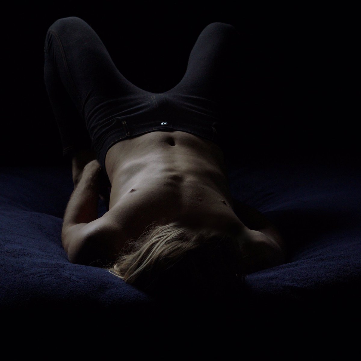 SopheBoi's tweet photo. On or off?

#boudoir #malemodel #cuteboys #fit #abs #jeans https://t.co/mfaju592jE