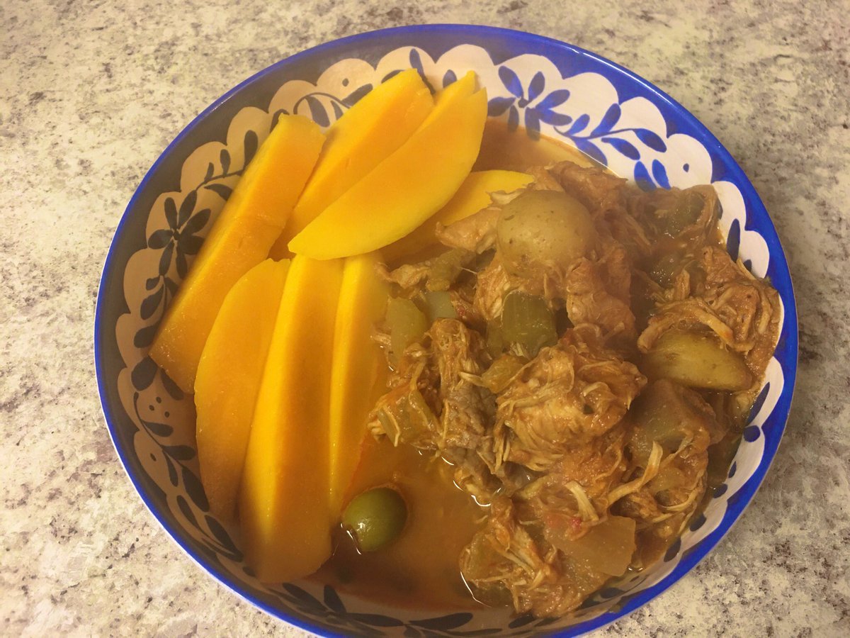 HealthAlfredo's tweet photo. Day 13: mhmmm #Mango #Whole30 #Stew30 it’s breakfast time. Some of the “leftover” stew and sliced up a very ripe mango 🥭 😋 #Breakfast #PuertoRican #SiSePuede https://t.co/RIE7EwFi98