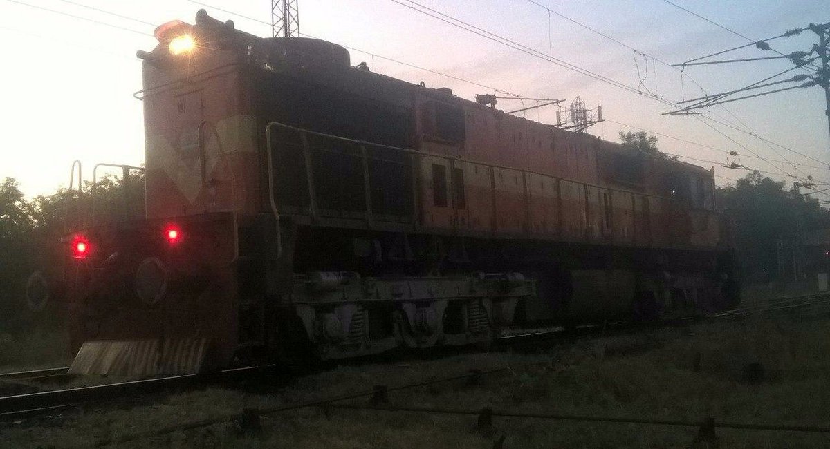 trainmanager_'s tweet photo. Indian railway beast 🇮🇳🇮🇳👉 https://t.co/Rzp6RHbbtZ
