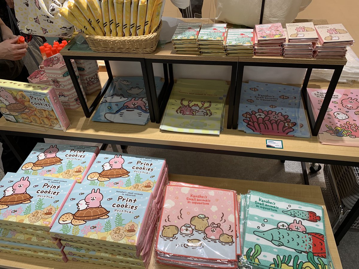 みお あとグッズコーナー タオルとマスクケース売ってました O O カナヘイ カワスイ みお あとグッズコーナー タオルとマスクケース売ってました O O カナヘイ カワスイ
