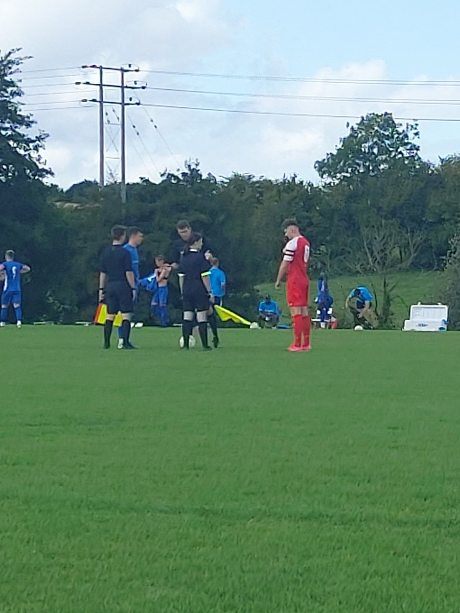 tjacksonpfc's tweet photo. Ready for kick off #lovethewhistle #refsupport #yesref https://t.co/wfDsgJC3gV