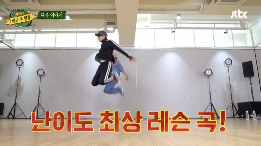 jjong__0114's tweet photo. 종인이 점프 높이 미쳤다 https://t.co/kWpKncmMrs