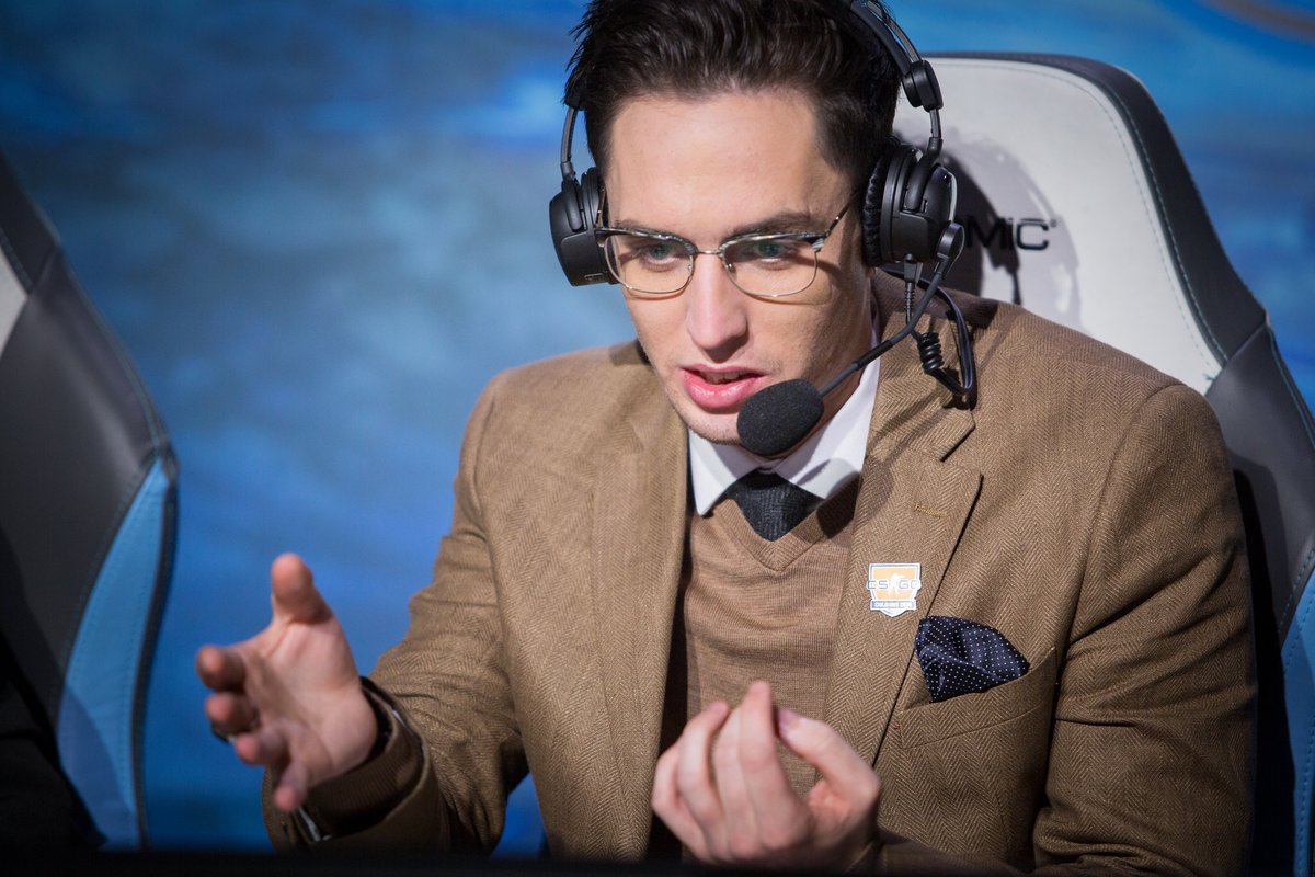 Комментатор. Начинающий комментатор. Начинающий комментатор. Американские комментаторы. Комментаторы дота 2.