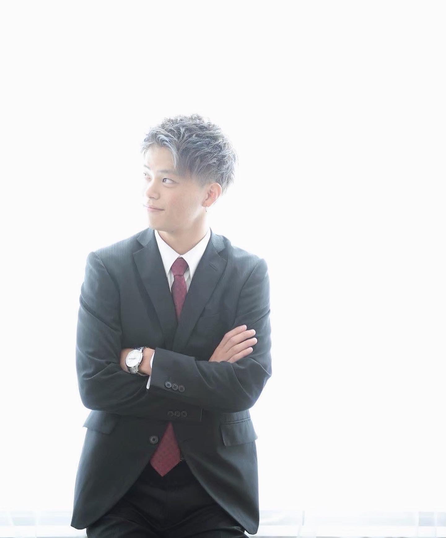 二十歳振袖館az新横浜店 スーツ撮影も大人気 袴の撮影はもちろん スーツ撮影も大歓迎です 二十歳の記念は お写真のこしましょう T Co Xo0qucd8t4 成人式 二十歳 スーツ