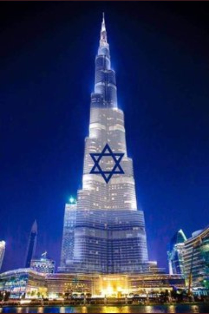 برج خليفه يتزين بالعلم الإسرائيلي
