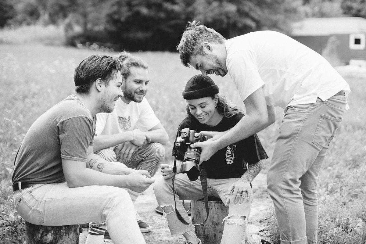 MilkyChance's tweet photo. Happy birthday Daydreaming 🎉 Our first single from Mind The Moon turns one year old today. Was such a pleasure recording this one with the lovely @TASHSULTANAA.

Photo: Dara Munnis https://t.co/Syt21Txdct