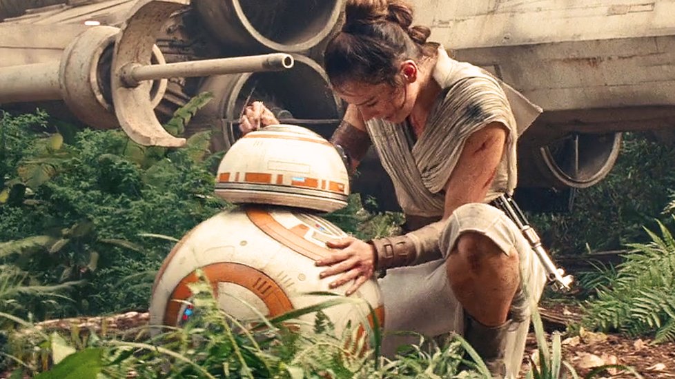  #StarWars/ #theMummyIn The Mummy BB-8 was a part of Ardeth Bay, but in The Mummy Returns he's Rick and Evie's son Alex.Look how parents reunite with their children #damerey  #OscarIsaac  #DaisyRidley