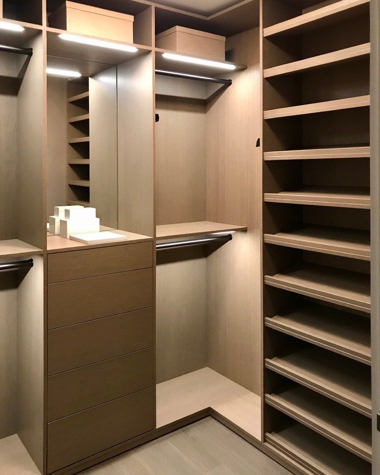 Closets's tweet image. Clean lines always define a beautiful design. A Walk-in Closet designed for a residence in NYC at 111 Murray St.

#ShelfieSaturday #happy #instagram #photooftheday #like #weekendvibes #photography #follow #picoftheday #fun #party #smile #food #friends #fashion #stayhome