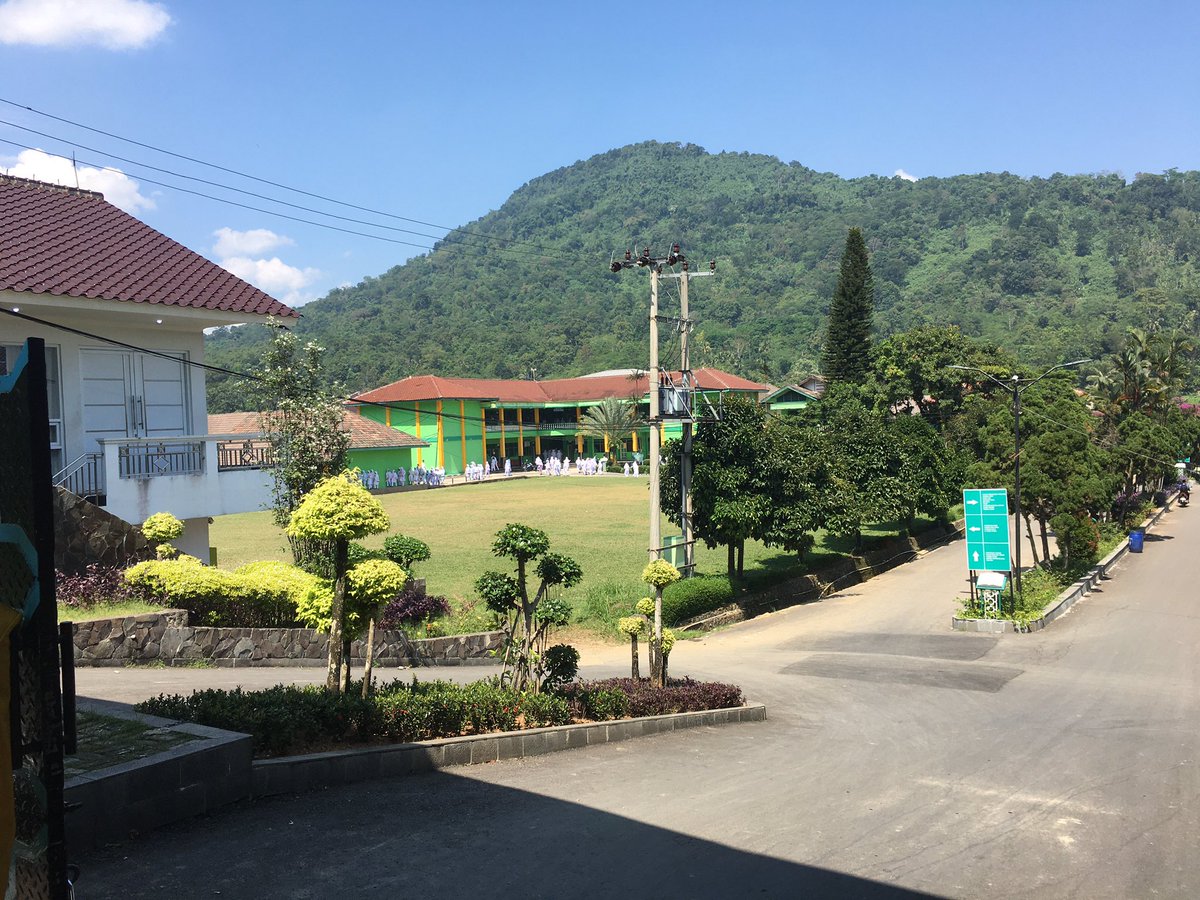 Cuma bisa liat ini aja dah seneng jasaa...