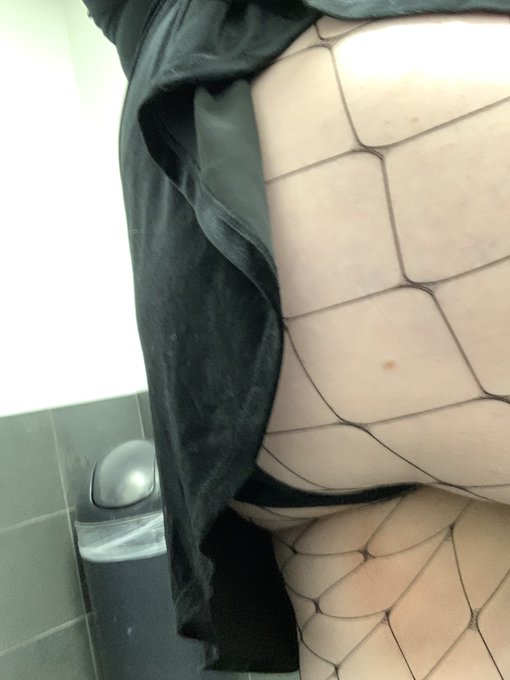 Setting up an #onlyfans tonight! For now enjoy this #lewd #upskirt photo 💕 you can dm me for buying nudes<a href="/tag/onlyfans"class="tags">#onlyfans</a><a href="/tag/porn"class="tags"><span>#porn</span></a><a href="/tag/porno"class="tags"><span>#porno</span></a><a href="/tag/goth"class="tags"><span>#goth</span></a><a href="/tag/chubby"class="tags"><span>#chubby</span></a><a href="/tag/pawg"class="tags"><span>#pawg</span></a><a href="/tag/upskirt"class="tags"><span>#upskirt</span></a><a href="/tag/sexwork"class="tags"><span>#sexwork</span></a>