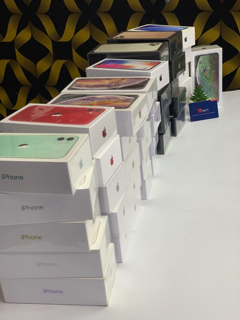 EverythingJanny's tweet photo. Sweet in the middle...Available in stock...@techworldngib
Sales rep whatsapp number -09038451155
Open box Xsmas,Brand new Xsmas,Iphone 11,11pro and 11 pro max all available at finger licking prices 
#SaturdayMorning
#VerifiediCON
#ILoveErica https://t.co/RSLMzTTpBP