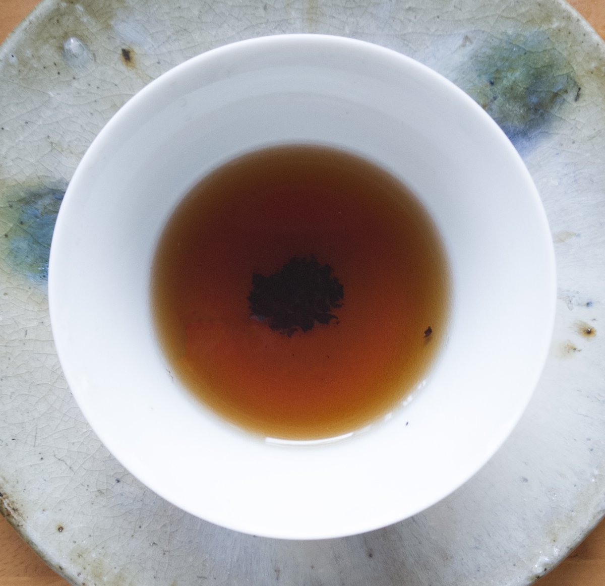 akio121's tweet photo. 本日のお茶
85年7542青餅 早期港商 孟カ海茶廠
Chen Ju Fang TAIJIAN DG #ChantingPines
300w30
50ml2g100度1R、15、15、24、30、36
帰宅後 30、36
早期港商が孟カ海茶廠への訂制品。クリーンで軽い。この前の散茶よりは重いが、傾向は似ている。
体感は緩み開く感じがして、味より体感がいい
#茶好連 https://t.co/Bpt80F3xRE