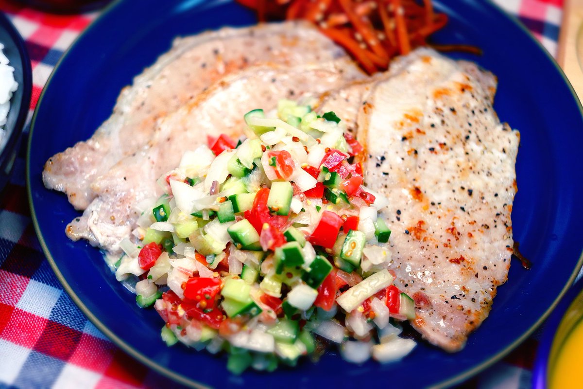 桃山 今日の晩ごはん ポークソテー 夏野菜タルタルソース トマトと青じそのあえもの にんじんのきんぴら 夏らしい晩ごはんになりました タルタルソースはサルサチックでした おうちごはん 晩ごはん Twitter家庭料理部 オレンジページ オレペ 写真