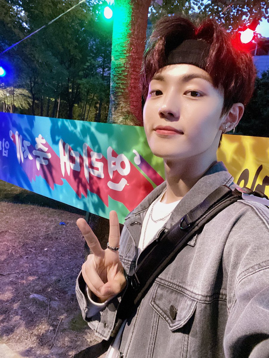 official_ACE7's tweet photo. [#에이스_찬]
생에 첫 축제에 갔다 왔는데 대학교 축제는 굉장히 자유분방했다!!!
여러분 3화도 본방 사수하셨나요?😉
유튜브에서도 1화가 공개됐으니 많은 시청 부탁드려요🥰

#ACE #에이스 #CHOICE #초이스
#ACE_COMEBACK
#CHAN #찬 #강유찬 #손보현
#TWENTYTWENTY #트웬티트웬티 https://t.co/nHZJ12OaJG