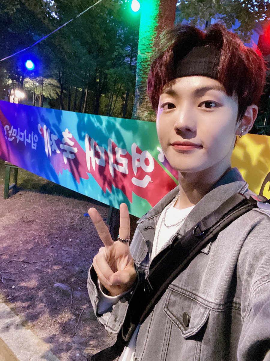 official_ACE7's tweet photo. [#에이스_찬]
생에 첫 축제에 갔다 왔는데 대학교 축제는 굉장히 자유분방했다!!!
여러분 3화도 본방 사수하셨나요?😉
유튜브에서도 1화가 공개됐으니 많은 시청 부탁드려요🥰

#ACE #에이스 #CHOICE #초이스
#ACE_COMEBACK
#CHAN #찬 #강유찬 #손보현
#TWENTYTWENTY #트웬티트웬티 https://t.co/nHZJ12OaJG