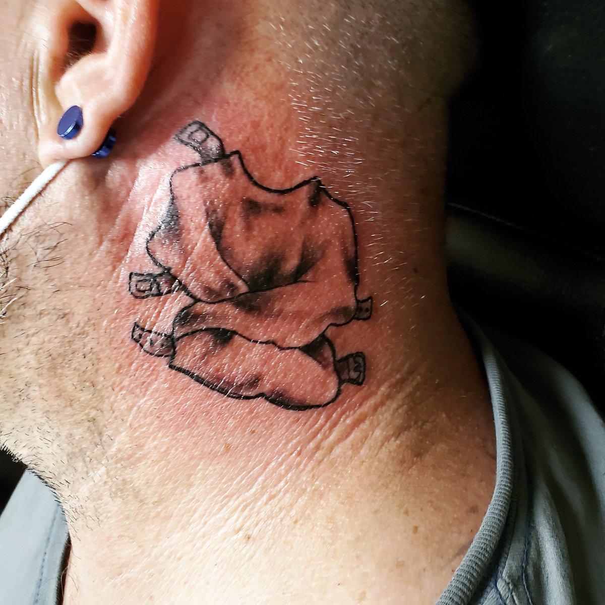 renegade_sn's tweet image. #StraightJacket #GetItStraight #AllTiedUp #Joker #HarleyQuinn #StraightOutThePsychWard #Jacket #Confined