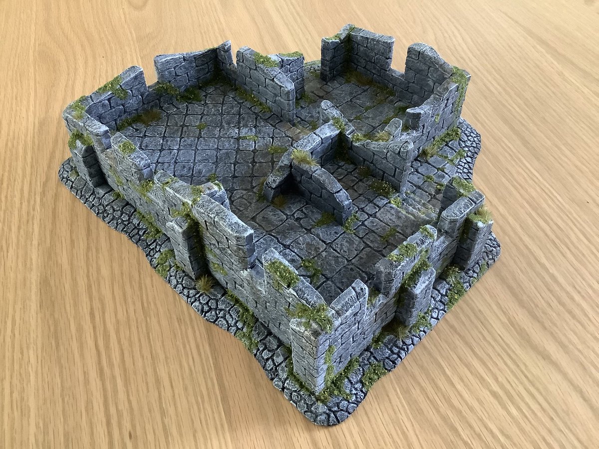 RMZHBC's tweet photo. Vacant ruins ! Finished last night and ready for some denizens ... #Frostgrave #DnD #RoSD #RangersofShadowDeep #bluefoam https://t.co/YYdemC7mYO