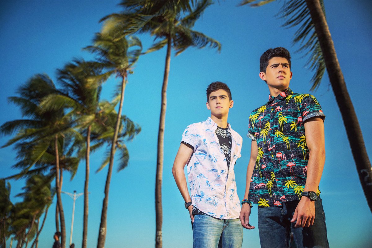 PerkinsTwins's tweet photo. Happy Perkinspired Day! We love you Perkinspired! Thanks for the continued love and support always. Here’s a throwback to our album art shoot for our first album Para Lang Sayo 6 years ago! #PerkinspiredDay #6YearsPerkinspired https://t.co/1XuchE0SOY