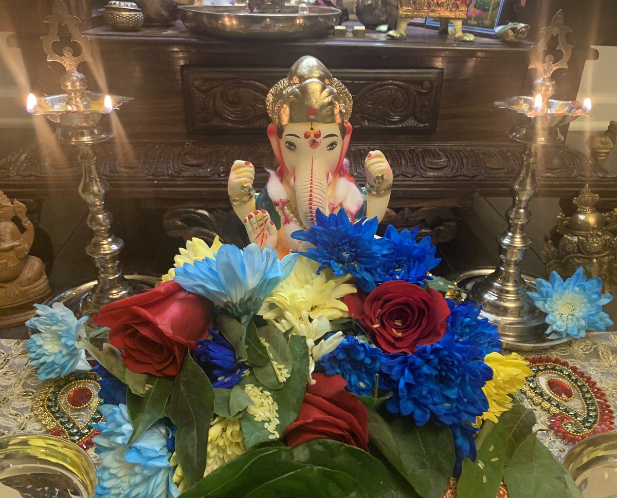 Praying for Divine Ganesha’s grace to remove all our obstacles 🙏🕉❤️ #HappyGaneshChaturthi #Prayers #humility