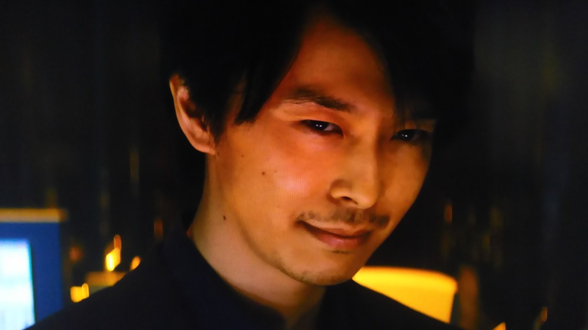 侍オニヘイ 手に入れた Mozu 劇場版 晩酌しながら鑑賞中 レンタルで見た時は 長谷川博己さんに転んでなかった 松坂桃李くんのキレップリ 西島さんの筋肉っぷり凄い そしてチャオさん きたー 美しい手 細い腰 不敵な微笑み 長谷川博己