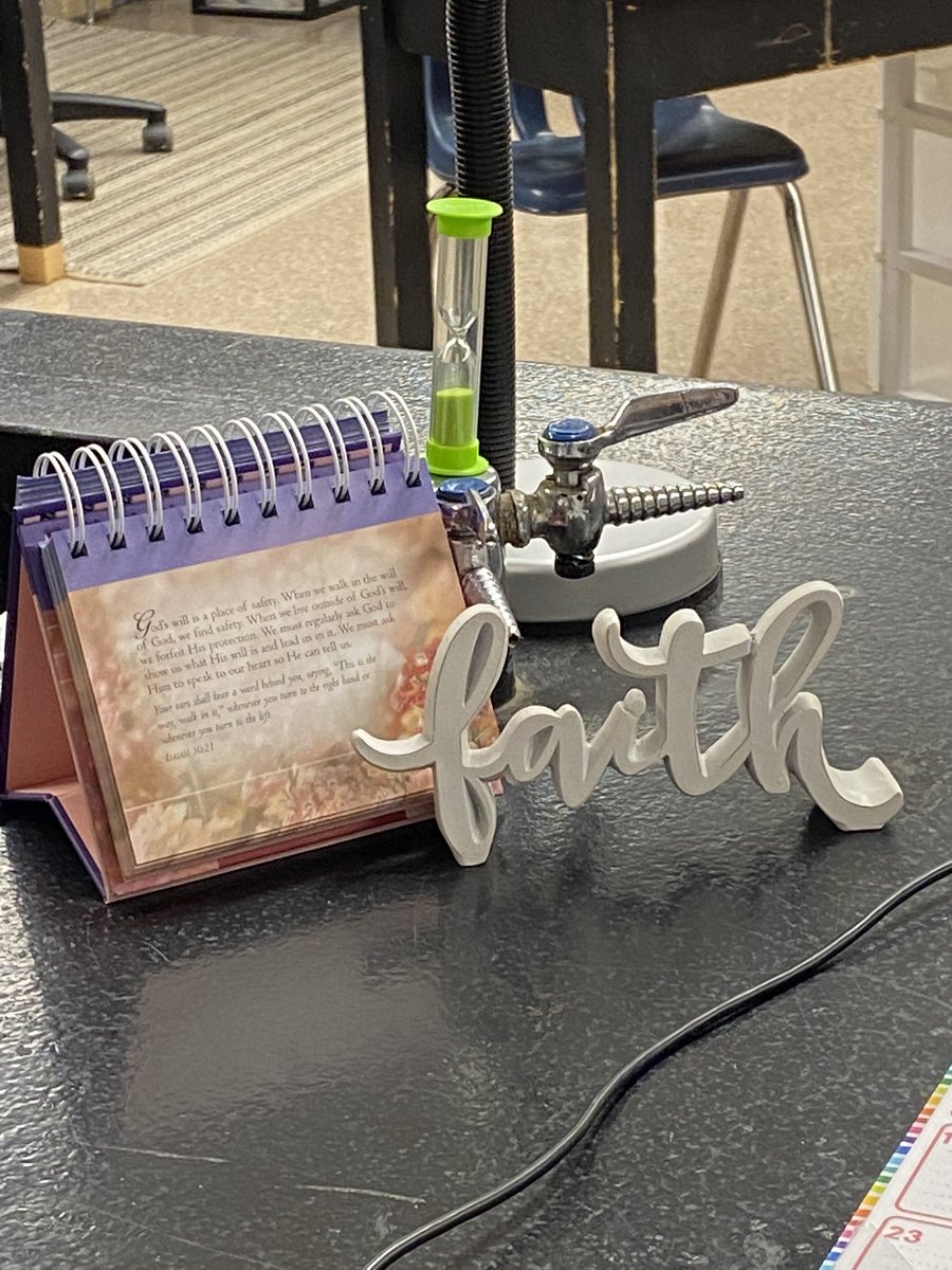 specialteacher8's tweet image. This is how we do...got to have.. #teacherlife #lovemyjob #pcssd