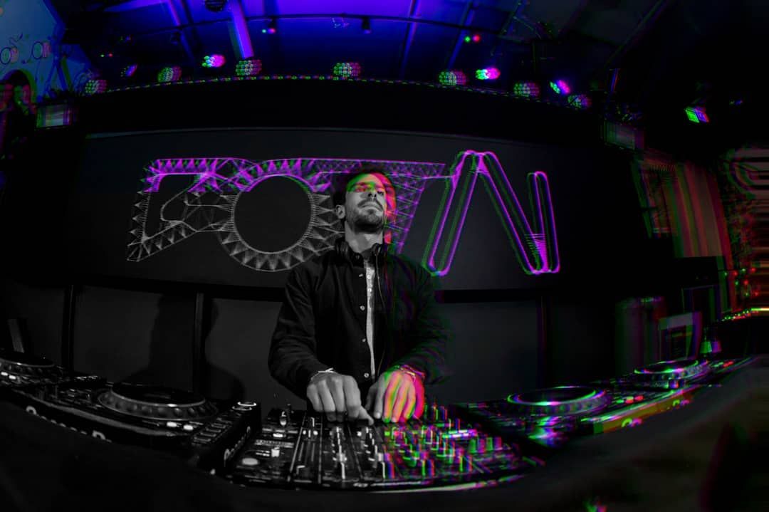 Feeling like missing something? Check out <a href="/bottaimusic/">Bottai</a>'s 'Alkantara', this astonishing track will make your day! 🖤
Listen now >> doornrecords.release.link/alkantara 

#DoornRecords #Bottai