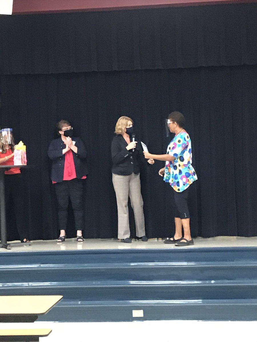SOEbuzz's tweet image. Congratulations to Elionore Bibbs who was surprised and honored with the distinction of Social Studies Teacher of the Year for MCPS! Presented by Superintendent Dr. Gullett and Director Mrs. Beck. 🐝❤️🐝 #SuccessatSOE @Jens_Journey_ @SuptMarion @anniehembrook