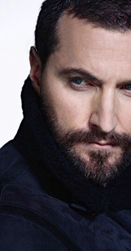 Happy birthday beautiful Hoy cumple 49 años el guapazo Richard Armitage. 
