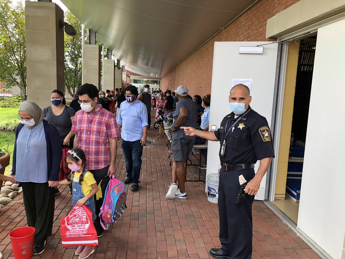 AlexVASheriff's tweet image. ASO joined @AlexandriaVAFD, and APD to give school supplies to kids in need. Thanks to @ARHA39, Firefighters &amp;amp; Friends to the Rescue, Rec and DPC for putting this together!