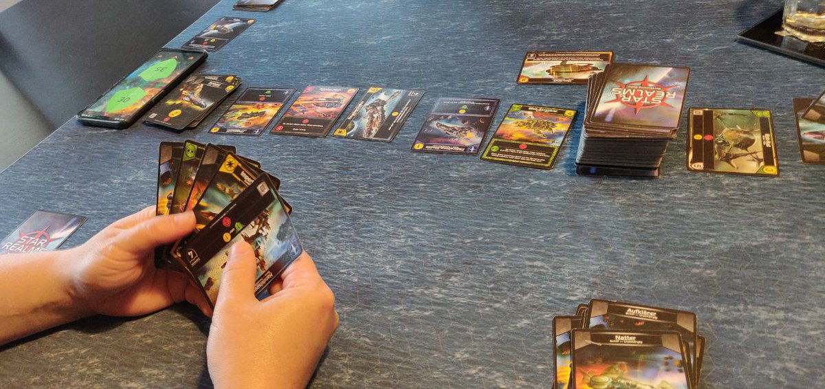 MissBayBee_de's tweet image. Na gut... Wenn man auf den Rest wartet spielt man mal ne Partie #StarRealms mit dem @firedriller. 🙈
Zum Glück ist gerade @loonymoon angekommen und wir können endlich was anderes spielen 😉😍