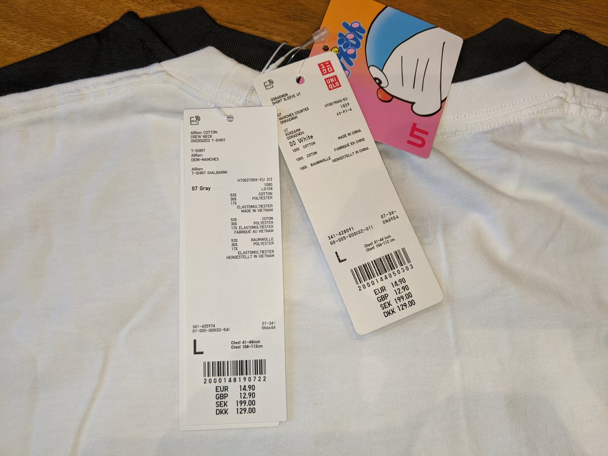 burnduck's tweet photo. @UNIQLO_UK something is wrong with your AIRism Cotton shirts sizing - I bought 2 Large AIRism shirts and they felt more like XLarge.(Grey = AIRism Large, White = UT Large) https://t.co/BzYHRMDspb