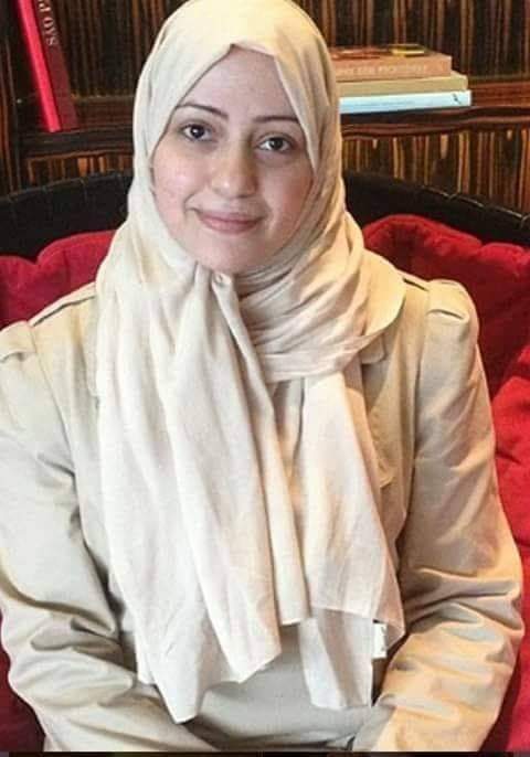 MoshkalaHabibi's tweet photo. اِسراء کے آخری الفاظ
"مجھے بےگناہ قتل کیا جا رہا ہے، خدا سے شکایت کروں گی"
اِسراء آل سعود کی بدمعاشیوں کے خلاف بولتی اور لکھتی تھی آج آل سعود کے عرب میں اسکا سر قلم کر دیا گیا
#JusticeForIsra https://t.co/JrCtMzpEx7