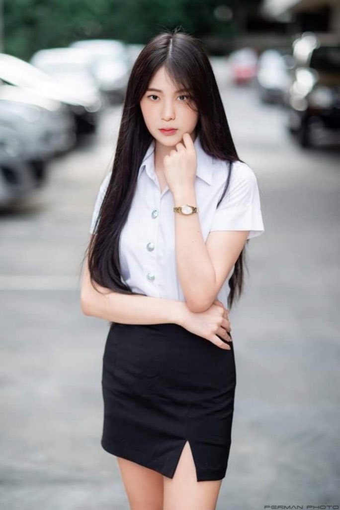 mosepeach's tweet photo. แหมๆสั้นไปไหมจะให้ตัดกระโปรงหรือตัดขาทิ้งดี https://t.co/pkI6OTueGf