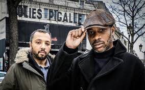 L’ambiance est tendue! L’ambiance musicale de l’album également. Les instrus de ce projets seraient une parfaite BO pour une ballade nocturne dans le pigalle « pré- Hidalgo ». Cet endroit où « la lune révèle le vrai visage des gens ».