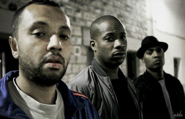 C’est en tout cas une réponse à la hauteur de ce que l’on attend d’un album de rap dit conscient.Oui, la Rumeur est engagée et ne demande qu’à ne plus être ce bruit confus et à peine perceptible! La contestation est là, et l’équipe de Paris Nord en est le haut parleur!