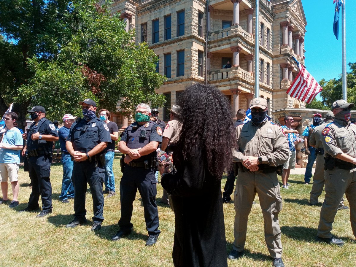 Anjelicaa28's tweet photo. Scenes from today's counter protest to the "Blue Lives Matter" Rally.

#BlackLivesMatter #DentonTX #lild #JusticeForDarius #DariusTarver https://t.co/63AagTBooV