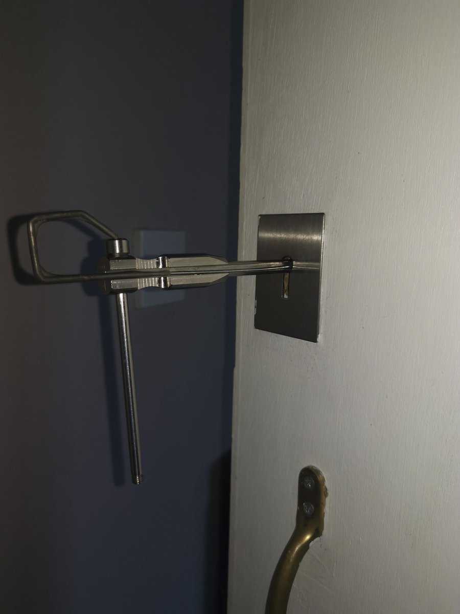 jc.locksmiths tweet media