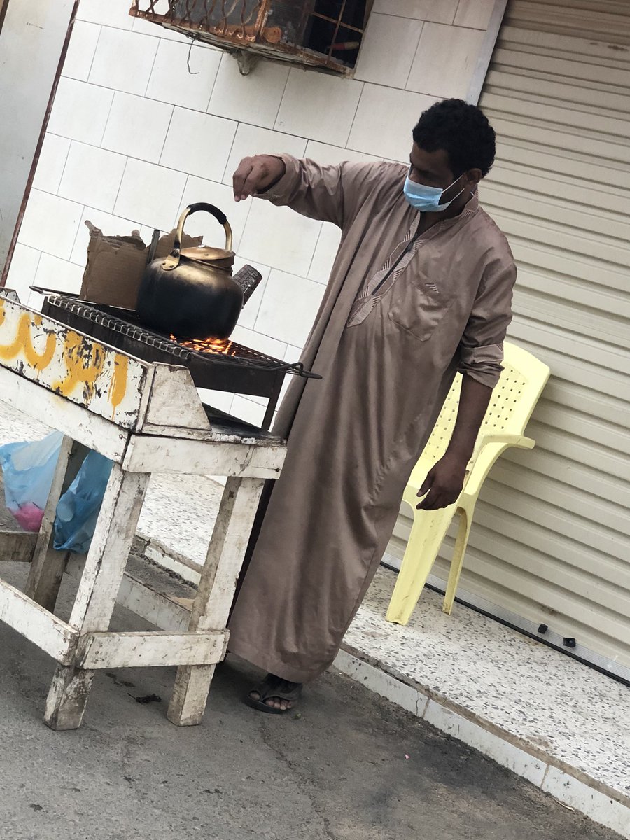 #ادعموا_عزيز 
عزير ابوالقاسم حدادي يترزق الله ببيع الشاهي من أجل توفير مايكفيه ويكفي اسرته لمتطلبات الحياة البسيطة لذلك نتمنى ان ندعمه وان نشتري الشاهي من عنده والأرزاق بيد الله سبحانه وتعالى