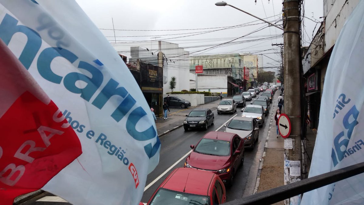 CidalvaL's tweet photo. O tempo está frio, mas a campanha está quente!  #BancosExploram seus funcionários, as empresas e toda a população!

Carreata
#Sindicatodosbancáriosdeguarulhoseregião https://t.co/7n52NLWQLm