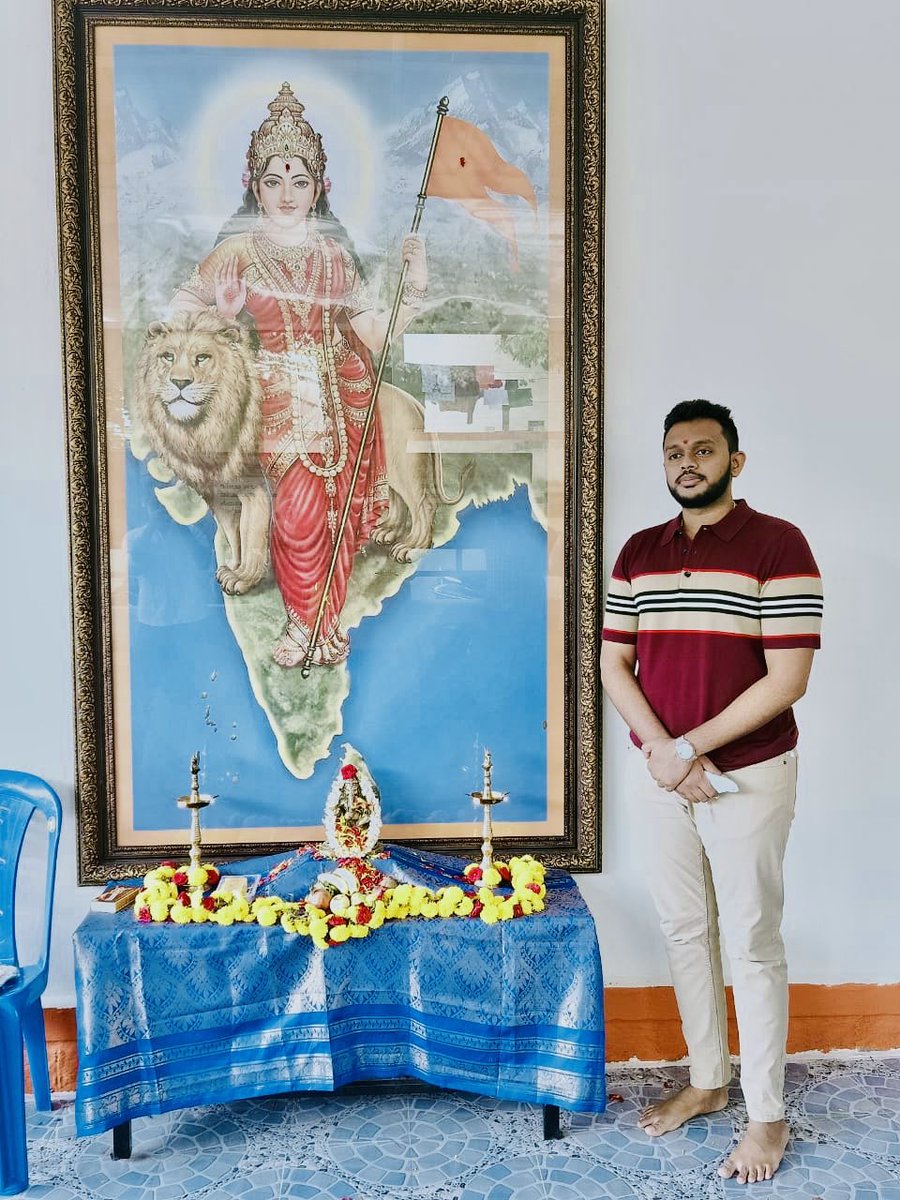 Nishshekar's tweet photo. ಇಂದು ಯಶವಂತಪುರ ವಿಧಾನಸಭಾ ಕ್ಷೇತ್ರ ವ್ಯಾಪ್ತಿಯ  ನಗರ ಮಂಡಲ ಭಾರತೀಯ ಜನತಾ ಪಕ್ಷದ ಕಚೇರಿ ಭೇಟಿ ನೀಡಿ ಭಾರತ ಮಾತೆಗೆ ಪೂಜೆ ಸಲ್ಲಿಸಲಾಯಿತು. ಕಚೇರಿಯಲ್ಲಿ ಅಳವಡಿಸಿರುವ ಭಾಜಪ ನಡೆದು ಬಂದ ಹಾದಿ, ಪಕ್ಷವನ್ನು ಕಟ್ಟಿ ಬೆಳೆಸಿದ ಮಹನೀಯರ ಬಗೆಗಿನ ಮಾಹಿತಿ ಹಾಗೂ ಸರಳತೆಯ ಪ್ರತೀಕವಾಗಿರುವ ಕಚೇರಿಯು ದೇವಸ್ಥಾನಕ್ಕೆ ಭೇಟಿ ಕೊಟ್ಟ ಅನುಭವ ನೀಡಿತು. https://t.co/XlEybB7zlT