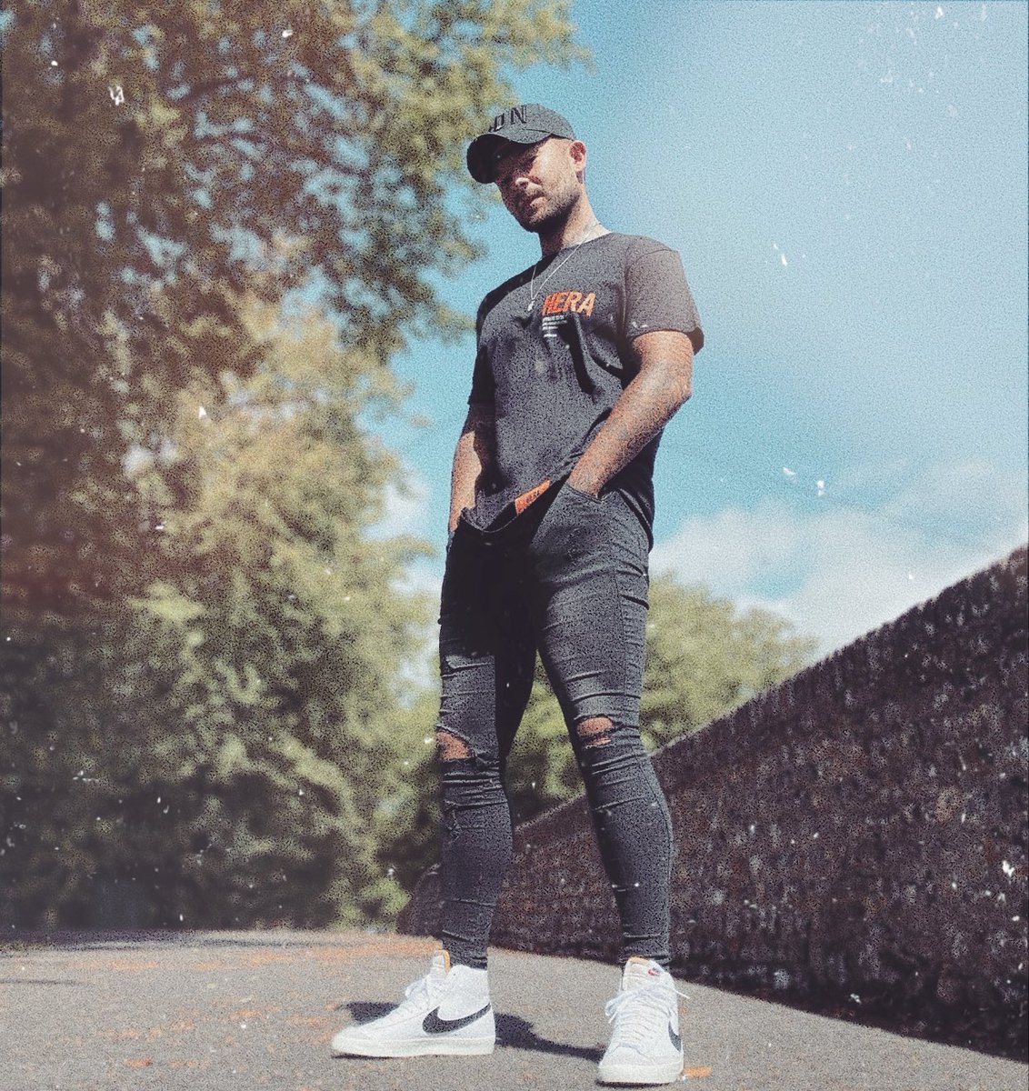 Hope everyone’s having a great weekend ✌🏽😆
•
•
#dj
#producer
#housemusic
#dancemusic
#housedj