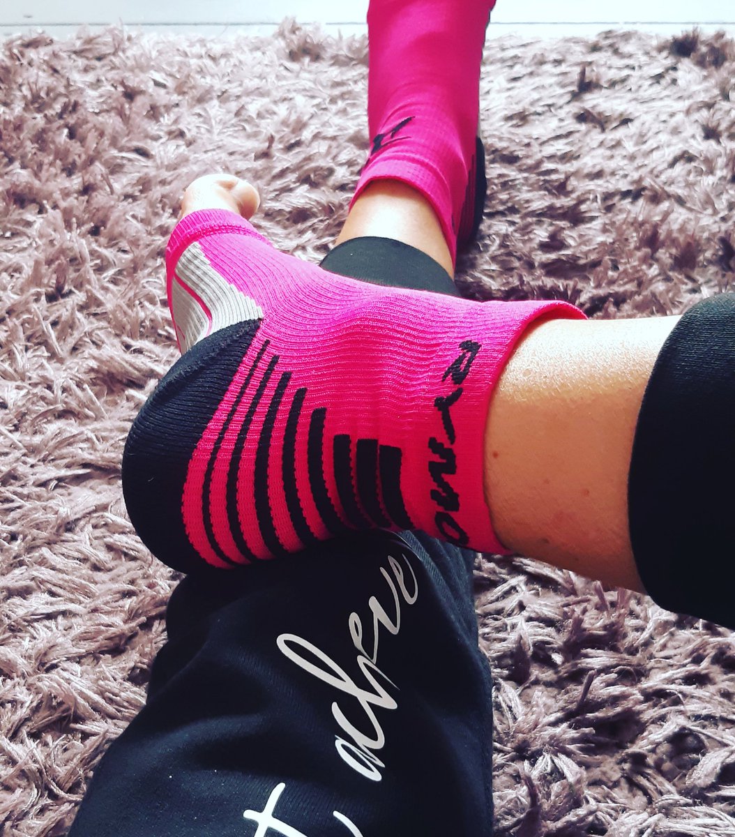 suttylass's tweet image. Rockin the compression socks! #runnerslife #recoverysocks